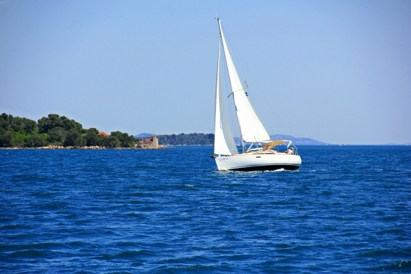 Yacht Segelreisen Sporedo auf Meer